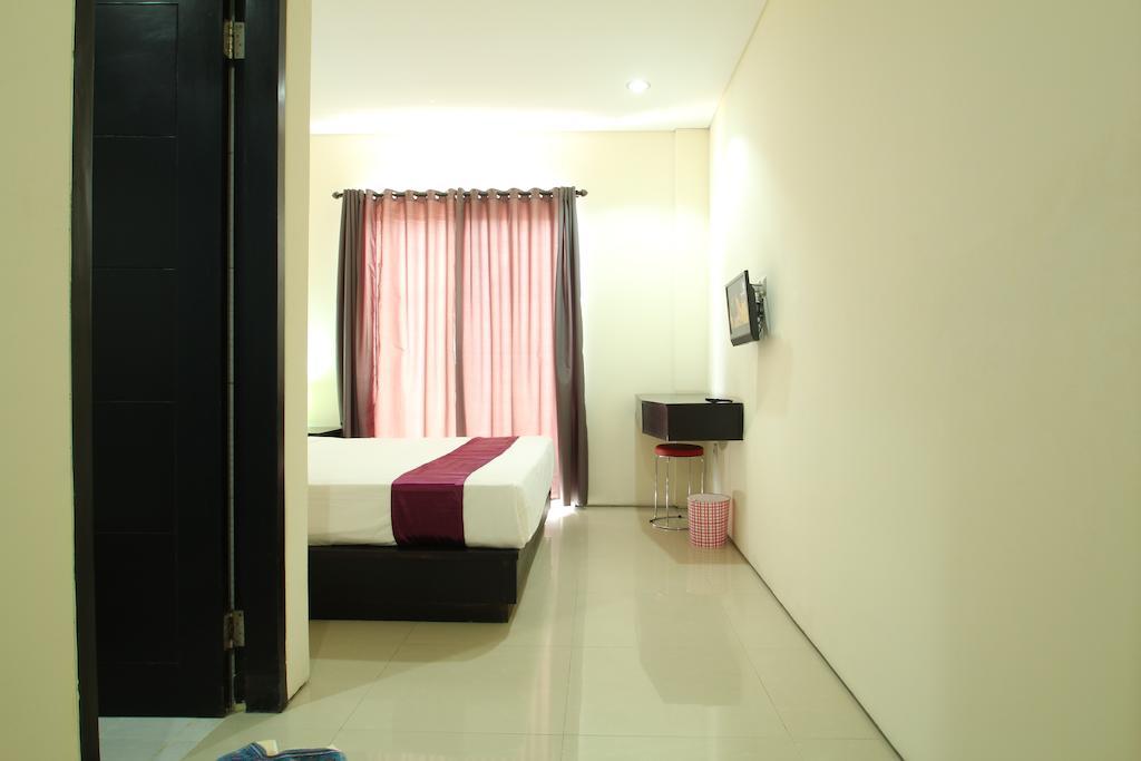 Airport Kuta Hotel And Residences Tuban  Room photo